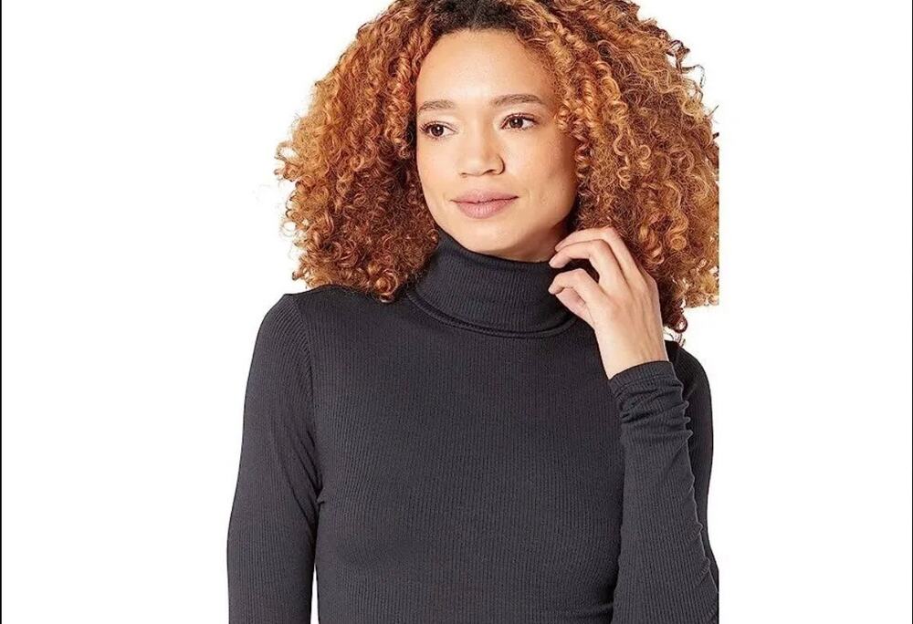 Levi’s ORIEL TURTLENECK “Size S/p” (B35)